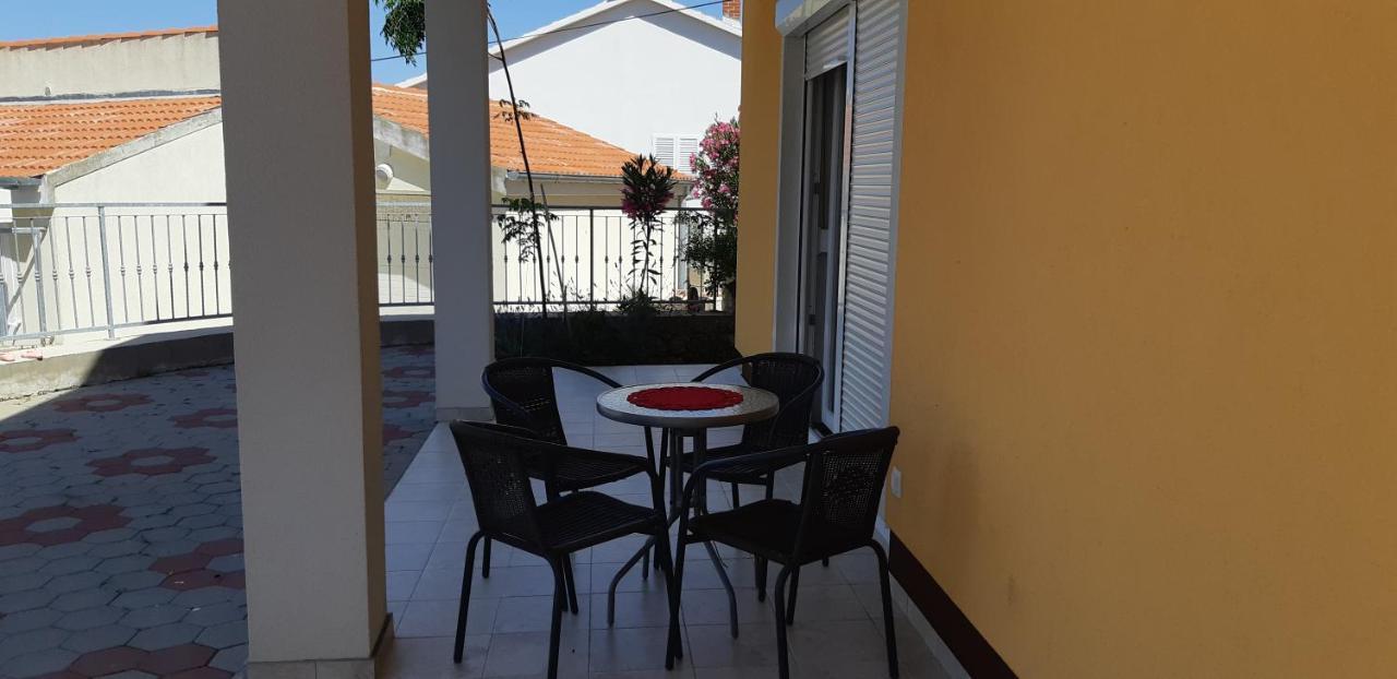 Apartman Kolan Exterior foto